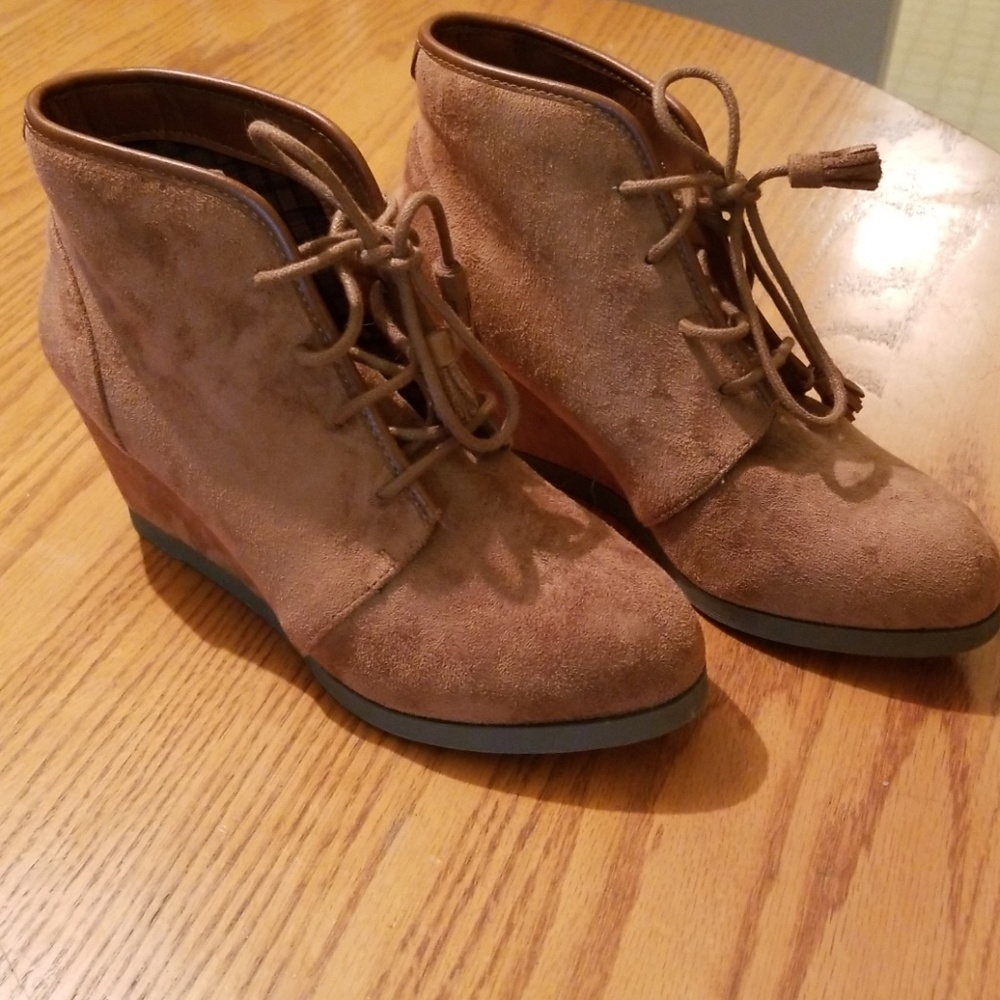 NWOT Madden Girl wedges